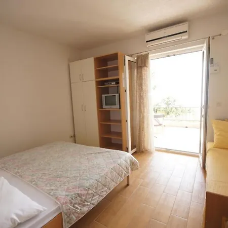 Apartment 75-2 *